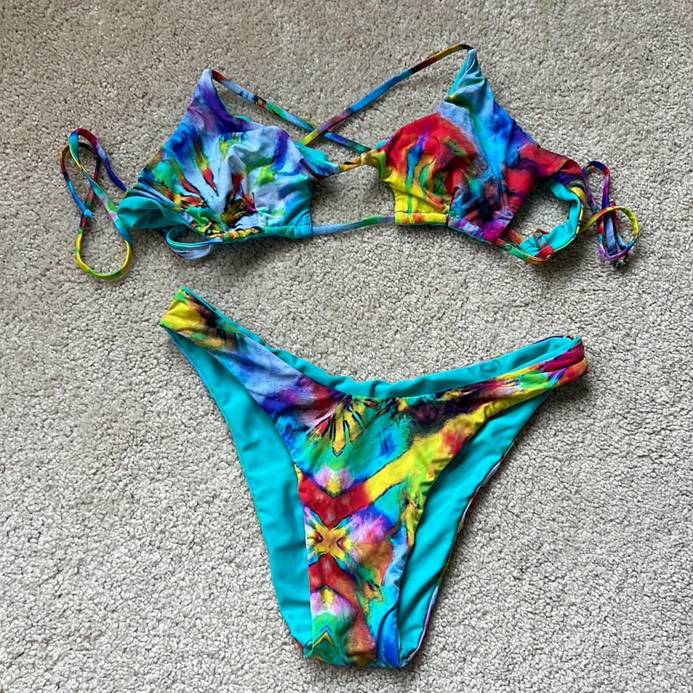 Bikini - Picture 2 of 5